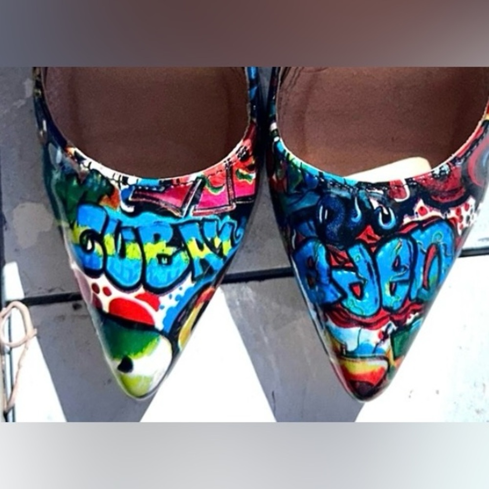 Gorgeous Graffiti Pumps - Size 8.5 - Picture 3 of 6